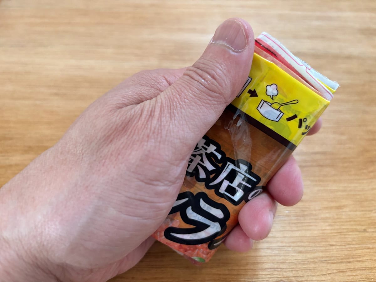 食べ終わった後のパッケージは小さく畳めるので、捨てるゴミも超コンパクトなのがうれしい！