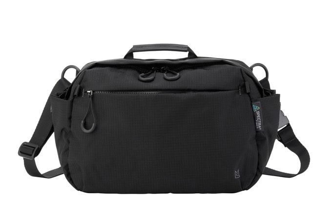 ミレスト「TROT SPECTRA ショルダーバッグ」￥12,650／W285×H220×D115㎜／約7ℓ／300ｇ