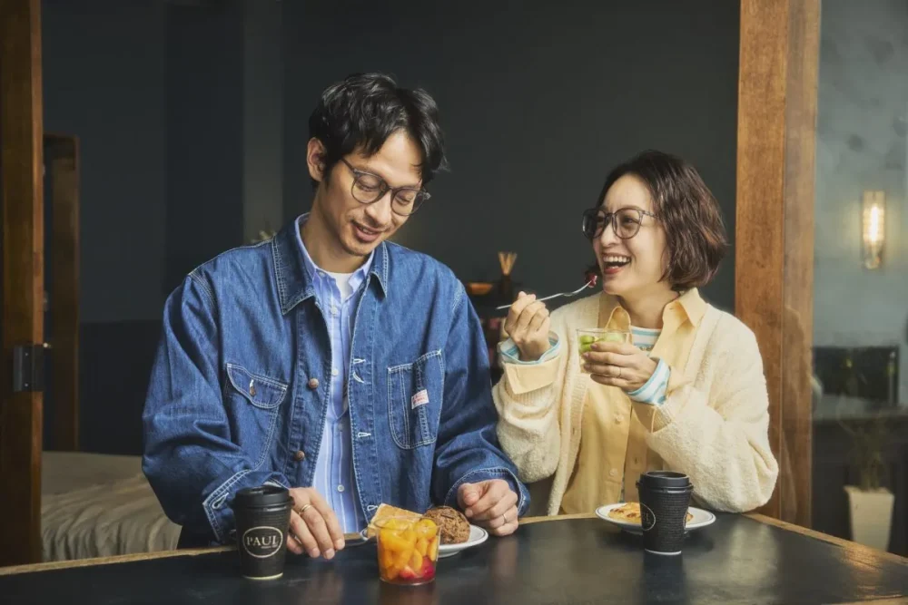 第1位　「一部ではすでに完売も！」セブン-イレブン限定、調光サングラスにケースとコードも付いた豪華３点セットがお得すぎる！