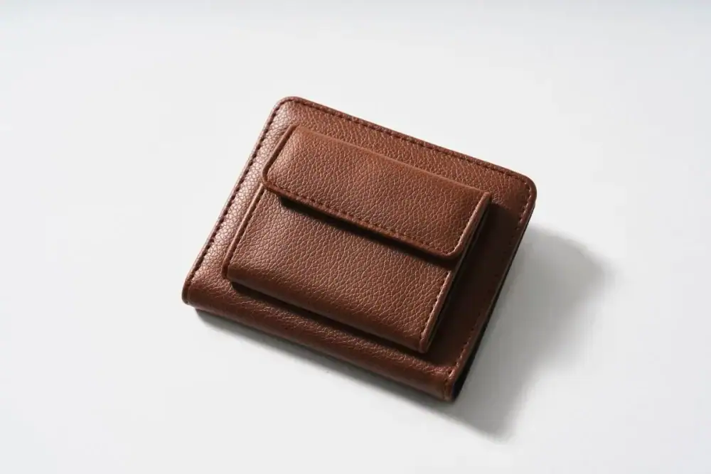 第2位 【ワークマン】980円財布が“本革”にしか見えない! 3990円コートも優秀すぎる…識者厳選「大豊作のきれいめ名品」徹底解説