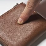 本革のような上品な風合いを持つシュリンクタッチ合成皮革を採用