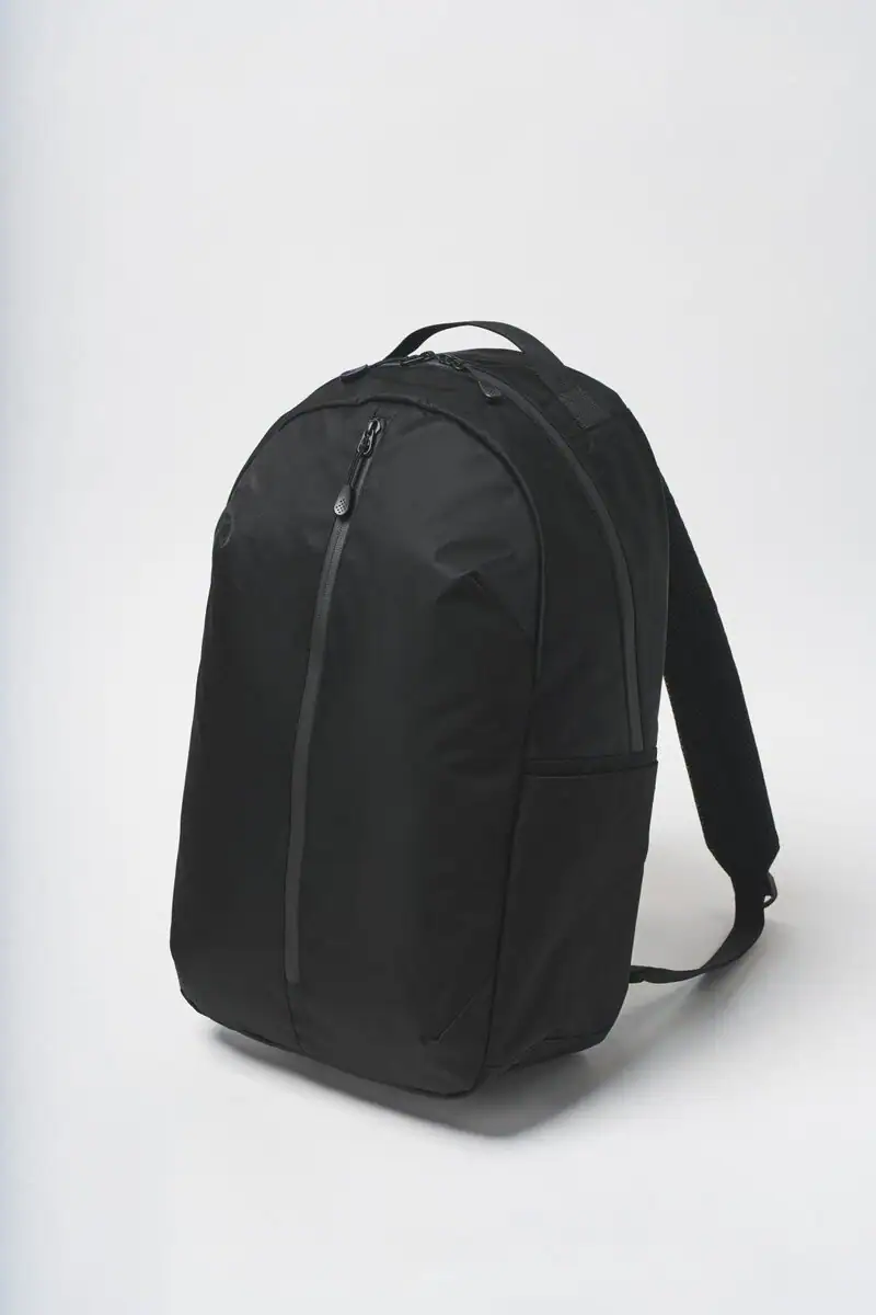 第3位　【無印良品で完璧】最強の仕事服が揃う！着心地抜群セットアップ、疲れにくいバッグ＆スニーカー…7点セットを徹底解説