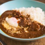 【アレンジ】チーズと温玉でアレンジスパイシーでお肉もしっかり！