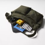 内外にポケットを7つ装備！ユニクロ流街歩きの最適解ショルダー