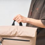 便利なハンドル付き