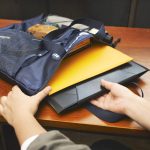 ノートPC、書類、雑誌、ノートなどのビジネスギアもすっぽり収まる