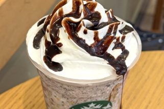 【極上カスタム判明】スタバ新作「イチゴ チョコレート フラペチーノ」実食レポ！マニアの推し“チョコ増し増し”は試す価値あり