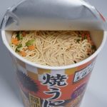 「こだわる大人の王様スープ 焼うにだし醤油ラーメン」の中身はシンプル