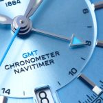 ブライトリング ナビタイマー オートマチック GMT 41　「サンレイ仕上げによって爽快で上品なアイスブルーを強調。GMTは24時間目盛りを中央に配置させた」