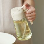 調理シーンに応じて使い分けられ、調理中でも片手に簡単に開閉できるのが便利なところ