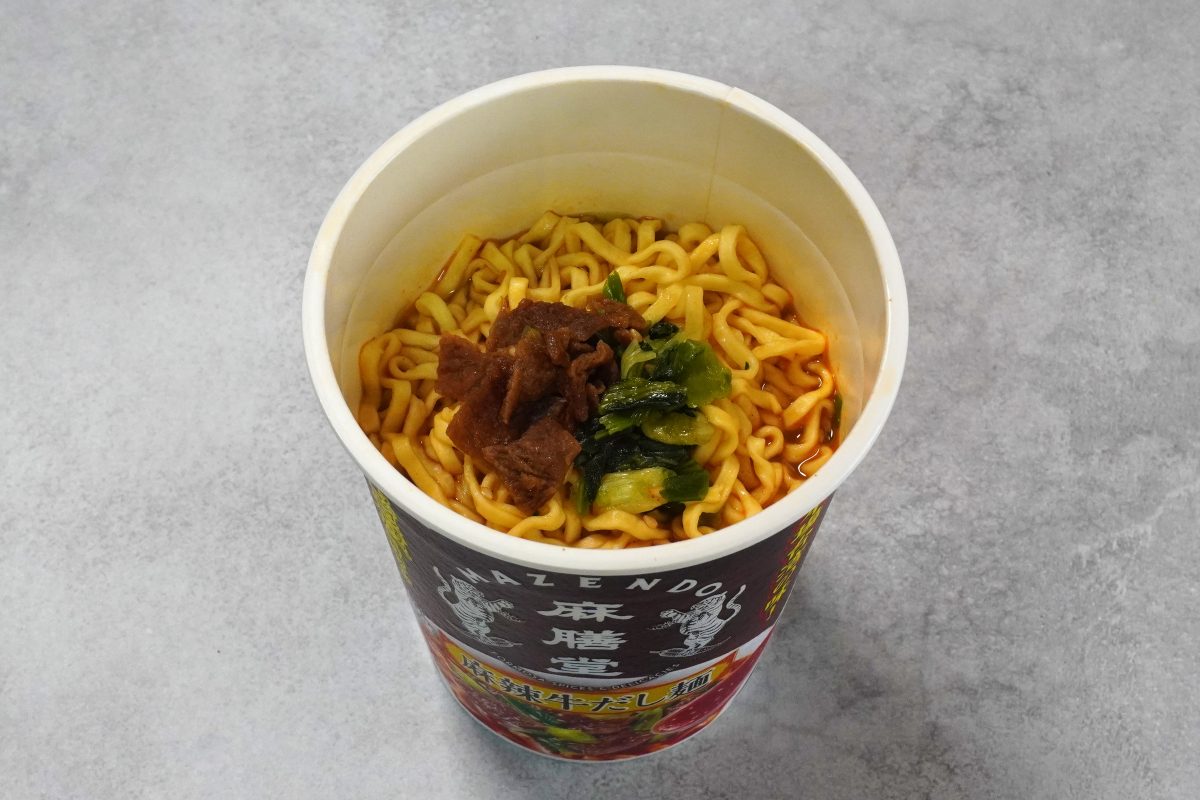 明星食品「明星 麻膳堂監修 麻辣牛だし麺」