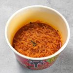 農心「辛ラーメン焼きそば 炒めキムチ カップ」は電子レンジで調理可能
