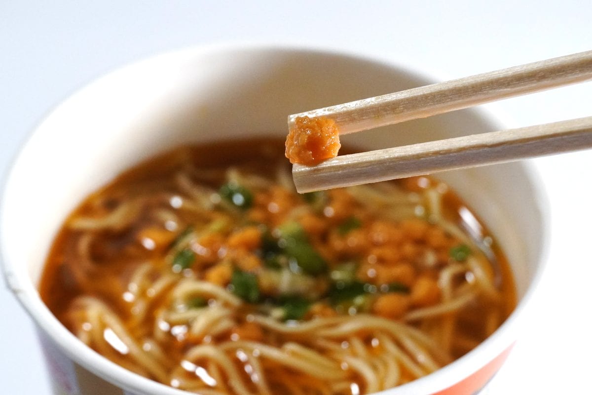 「こだわる大人の王様スープ 焼うにだし醤油ラーメン」のうに風味フレーク