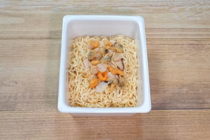 「このカップ麺、ガチで激うま」海鮮の旨味がすごい！贅沢カップ焼きそば、史上最大にして最強のペヤング…ほか【カップ焼きそばの人気記事ランキングベスト3】（2025年4月版）