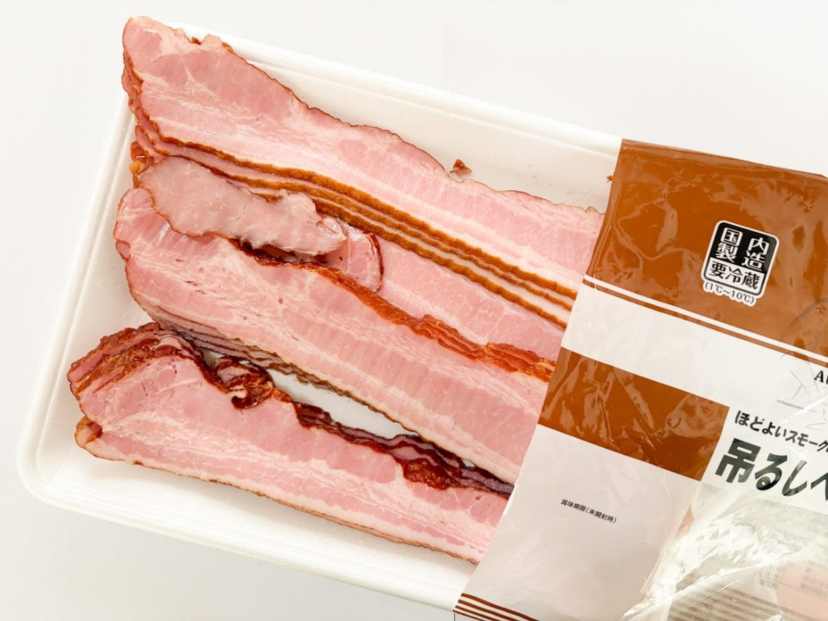 【業務スーパー】700gで828円!? 肉厚&大容量「吊るしベーコン」は買いか?圧倒的コスパをプロがレシピ検証