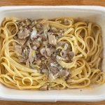 さすが高級冷凍パスタなので、具材のキノコはたっぷり！ ポルチーニとガーリックのいい香りに期待が高まります