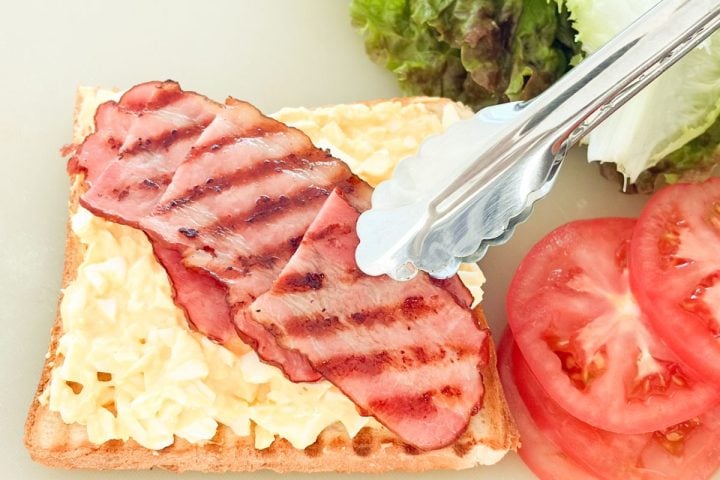 【業務スーパー】700gで828円!?肉厚&大容量「吊るしベーコン」は買いか?圧倒的コスパをプロがレシピ検証