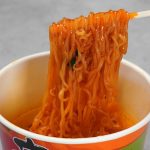 農心「辛ラーメン焼きそば 炒めキムチ カップ」は麺がもちもち!