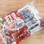 THE PASTA 「4種キノコの濃厚キノコクリーム」は、内袋にトレーなしで冷凍パスタがそのまま入っているタイプ