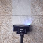 新開発の「アクティブシールフラップ」により、掃除機を手前に引いた時のゴミの取り残しを防ぐ