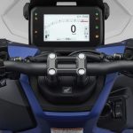 ライダーと車体の一体感を追求したテーパーバーハンドル