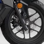 見た目の華やかさだけでなく、路面からの情報とライダーの操作を車体挙動へダイレクトに伝えてくれるデザイン性と操作性を両立させたホイール