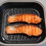 ニトリ「レンジで両面焼き目がつく レンジグリル」で焼き鮭を作った