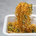 麺のボリュームが多いのが「明星 一平ちゃん夜店の焼そば」シリーズの醍醐味!「 わさびマヨ醤油味」も同じ
