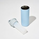 真空ステンレスボトル、蓋とセットになった冷却芯に加え、冷感マフラータオルも付属