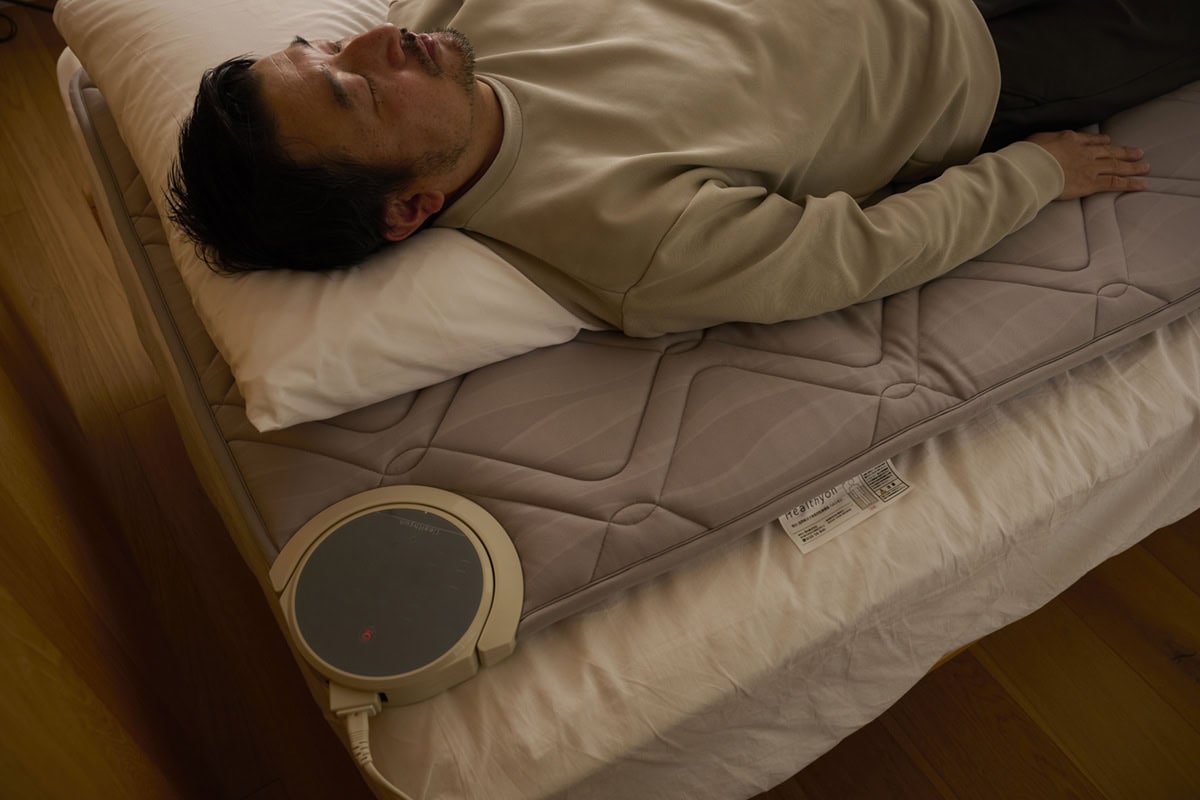 最強の睡眠ガジェット】nishikawaのマットレス「ヘルシオン」で寝