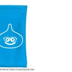 全てのメガネとサングラスに、めがねスライムと周年ロゴをプリントしたケースと「めがねだいじに」が入ったオリジナルコマンド柄のメガネ拭きがセット