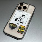 スマホケースにシールを挟むのもおすすめ！
