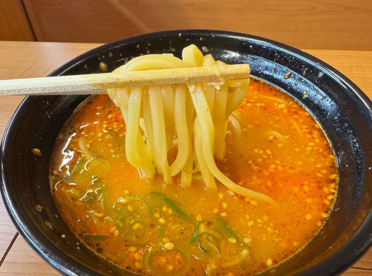 胡麻香る担々麺