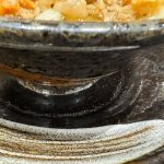 着丼したそばから、だしがあふれ出している