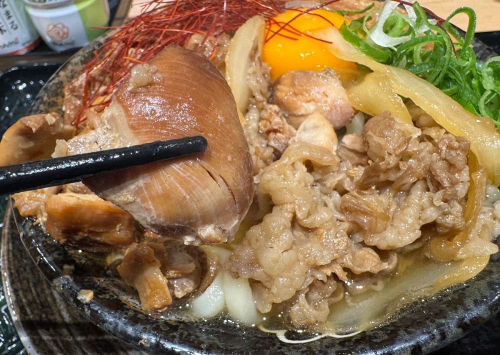 牛肉、鶏肉も別でご飯を頼みたくなるほど濃厚な味付け