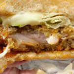 旨さと辛みがやみつきになるわんぱく系チキンバーガー！