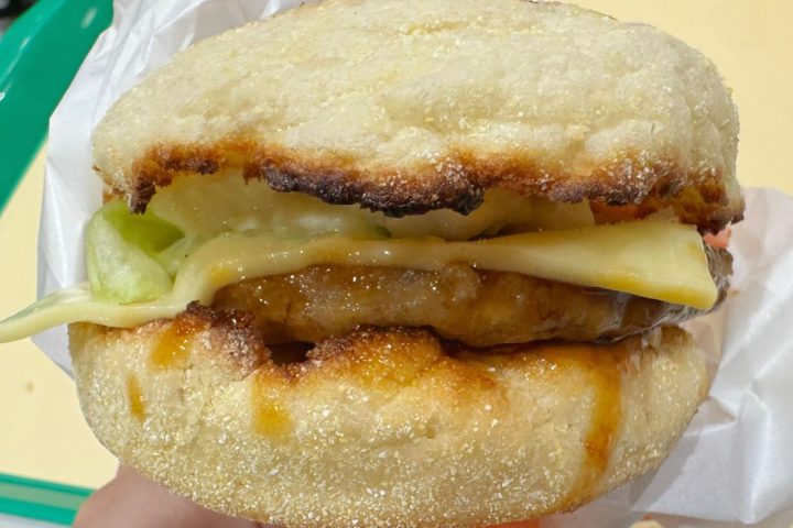 【マクドナルド新作が神だった】北海道じゃがチーズ、博多明太バター…激ウマ「ご当地マック」全5種を一足先にグルメライターが食べ比べてみた