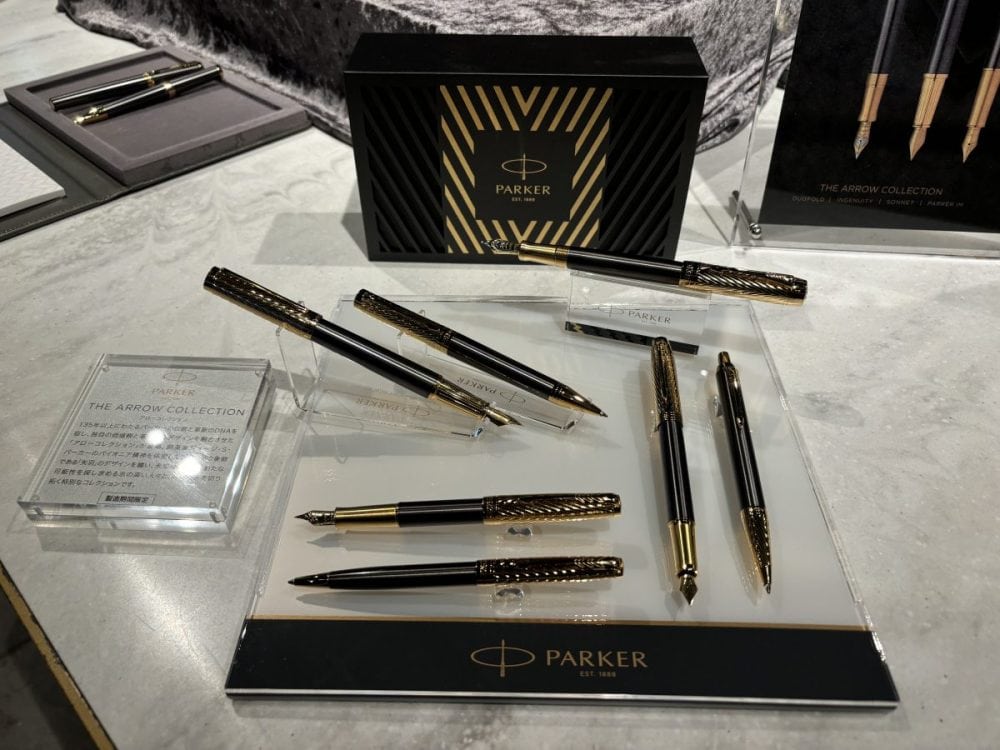 担当さんのおすすめは、8種のうち4シリーズのデザインを網羅したマルチプラットフォームな商品「The Arrow」