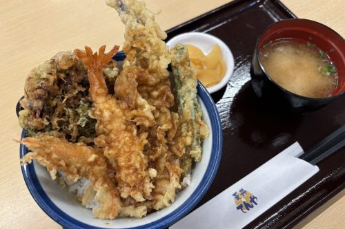 「1000円ちょいでこんなに豪華」ほたるいか×あおさ×たまねぎの三位一体が絶品すぎる…“天丼てんや”初夏限定メニューを実食レポート
