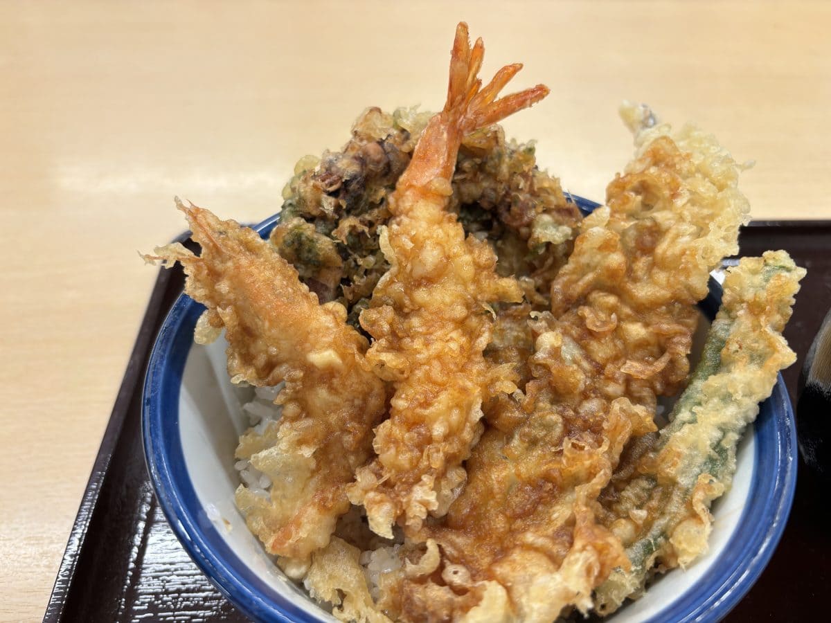 定番の海老との食べ比べも面白い