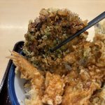 富⼭県産の「ほたるいか」と、磯の⾹りがふわっと広がる「あおさ」、⽢みのある「たまねぎ」を合わせた一品