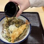 そばつゆを上から回しかけていただくのがおすすめの食べ方