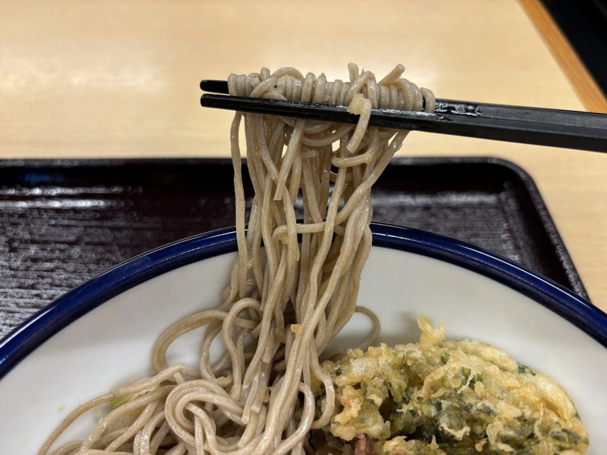 2025年2⽉13⽇（木）より、すべての商品のそばを 「藪そば」に変更した