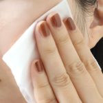 汗をかいた時にメイクの上からおさえると、汗・皮脂・べたつき&テカリを抑える