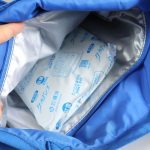 仕切りポーチに保冷剤を入れることができる