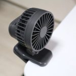 テーブルに挟んでも使える