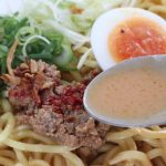スープは味噌と胡麻の特製だれを使用