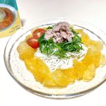 パッケージを真似して、トマト、大葉、ツナをトッピング