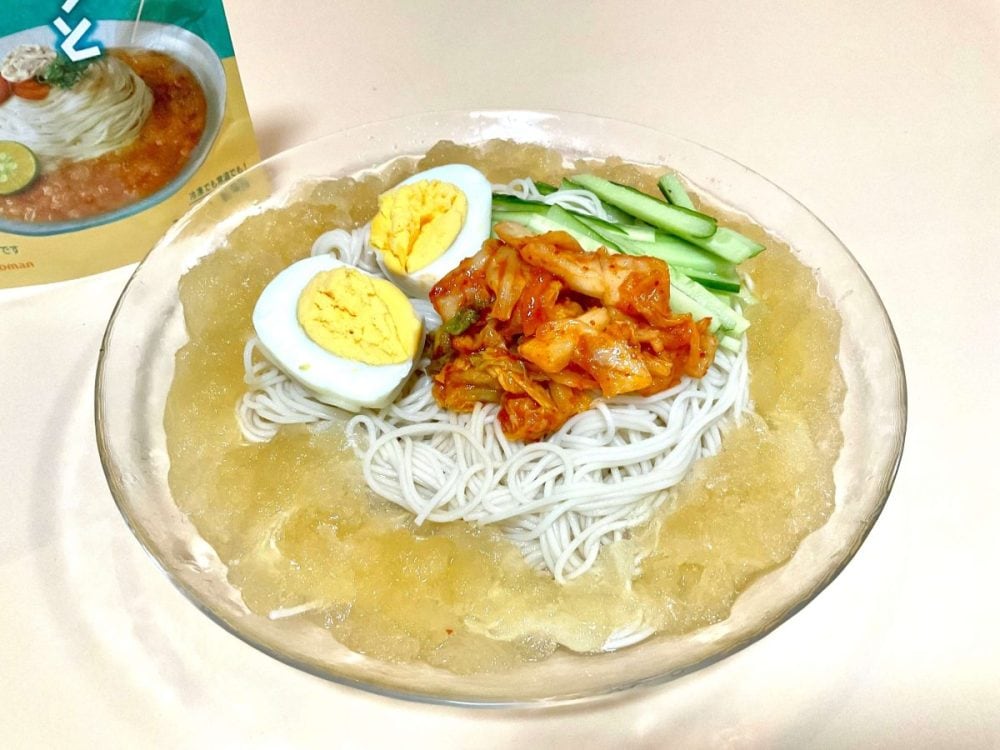 ッケージを真似してキュウリと卵とキムチをトッピング。シャーベットをほぐしながら麺に絡ませて食べてみると、つゆの味がしっかりしてておいしい