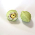 ピスタチオをバタースナックがくるんでいる